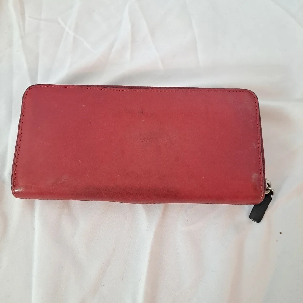 Tumi | Red leather ladies Wallet and black trim - Picture 5 of 14